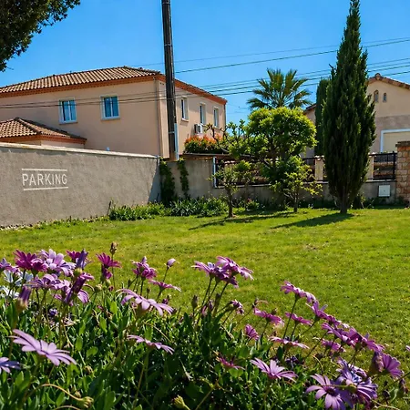 Апартаменты Villa- Grands T2 Independants - Climatisation, Proche Mer, Parking Gratuit, Wifi *